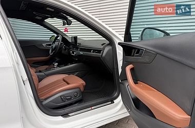 Седан Audi A4 2020 в Ровно