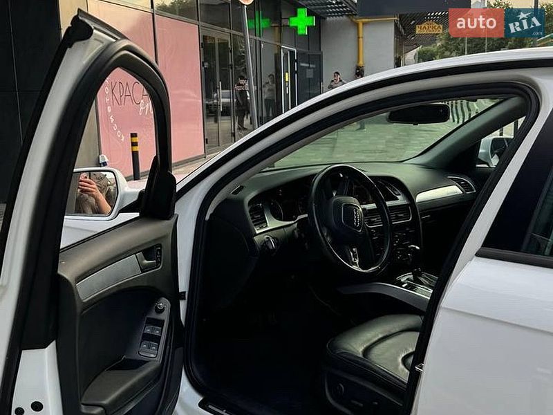 Седан Audi A4 2012 в Львове