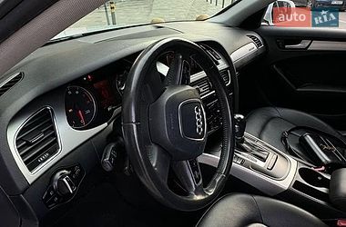 Седан Audi A4 2012 в Львове