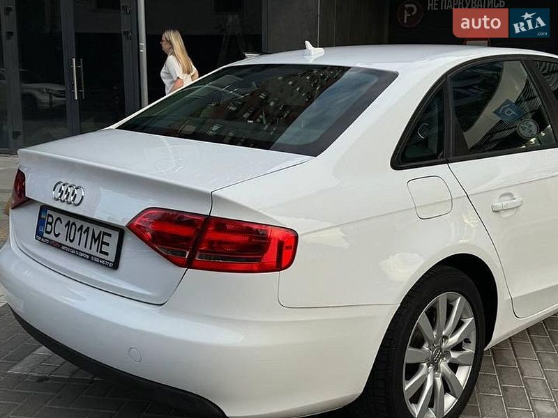 Седан Audi A4 2012 в Львове
