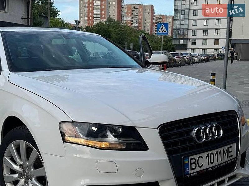 Седан Audi A4 2012 в Львове