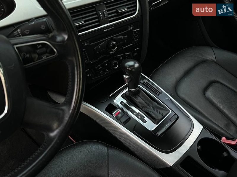 Седан Audi A4 2012 в Львове