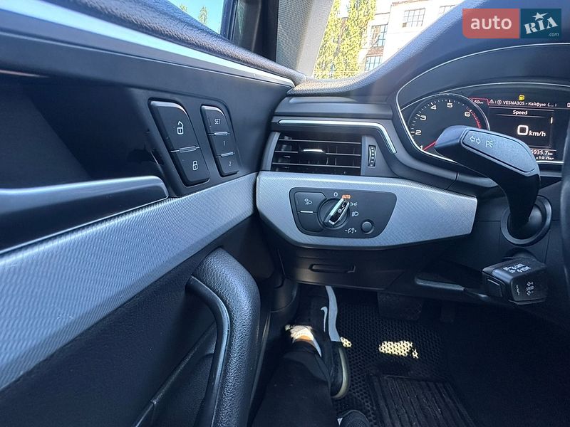 Седан Audi A4 2017 в Киеве