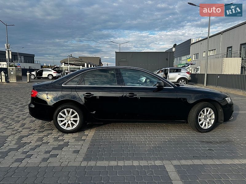 Седан Audi A4 2012 в Мукачевому