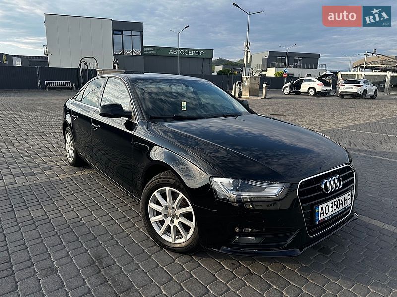 Седан Audi A4 2012 в Мукачевому
