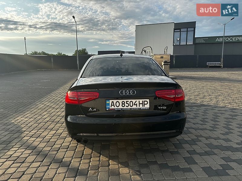 Седан Audi A4 2012 в Мукачевому