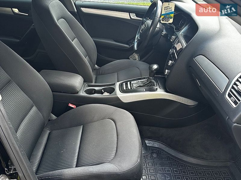 Седан Audi A4 2012 в Мукачевому