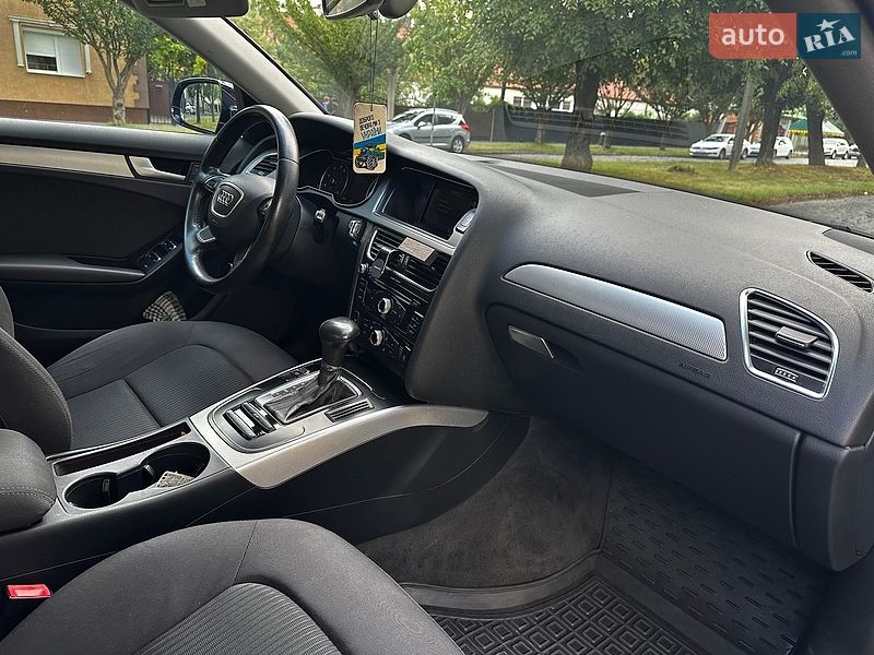 Седан Audi A4 2012 в Мукачевому