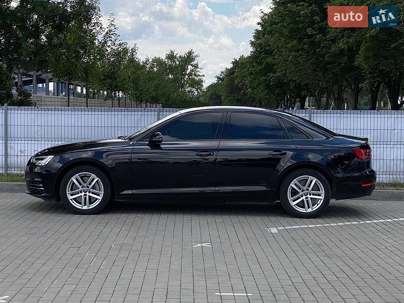 Седан Audi A4 2017 в Дніпрі