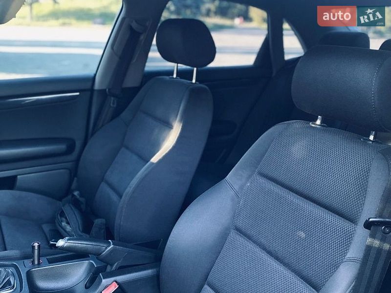 Седан Audi A4 2004 в Дубні
