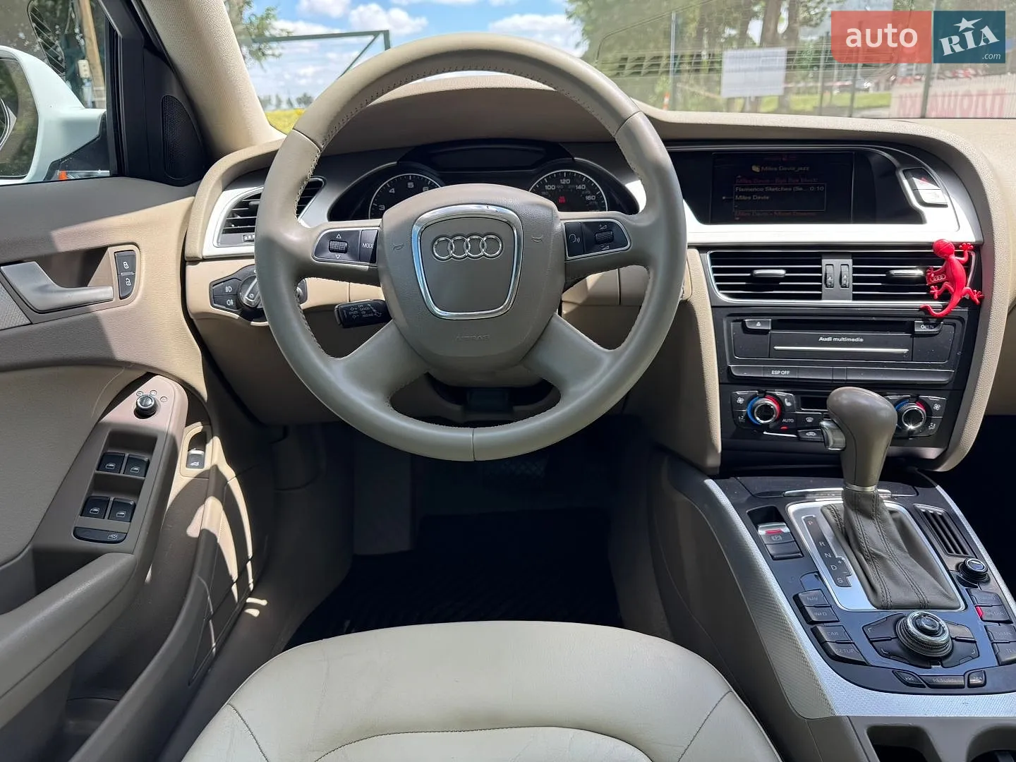 2010 Audi A4 - мініатюра 11