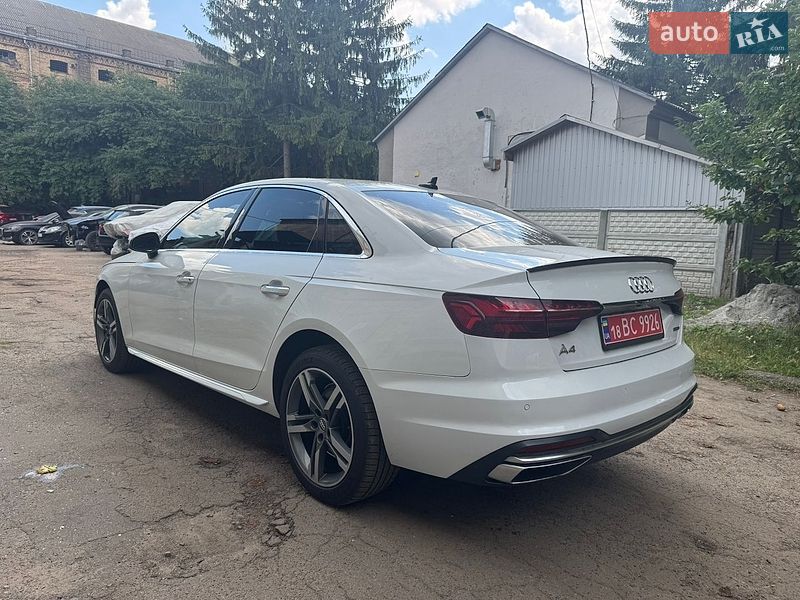 Седан Audi A4 2021 в Рівному