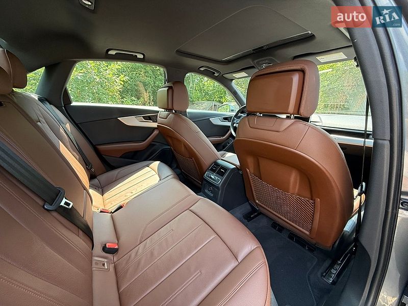 Седан Audi A4 2016 в Ровно