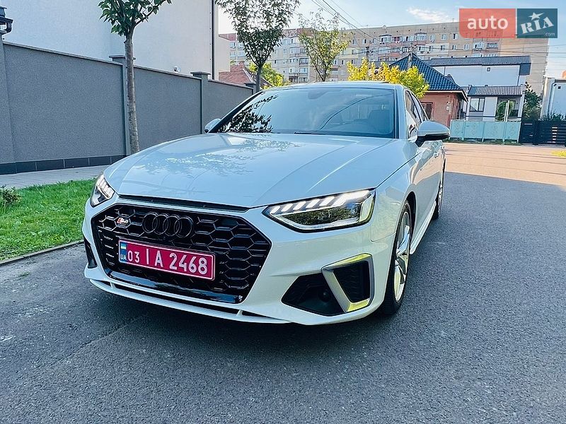 Седан Audi A4 2022 в Мукачевому