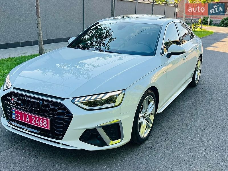 Седан Audi A4 2022 в Мукачевому
