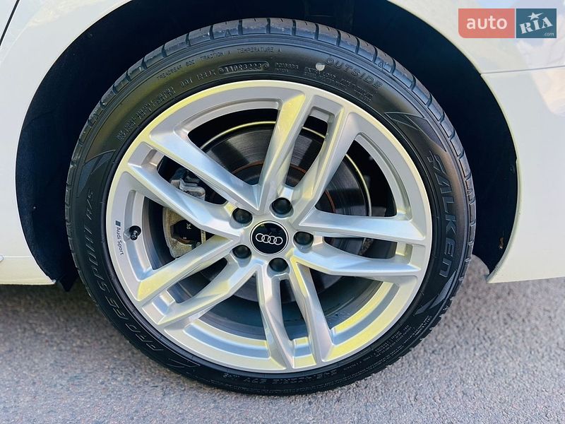 Седан Audi A4 2022 в Мукачевому