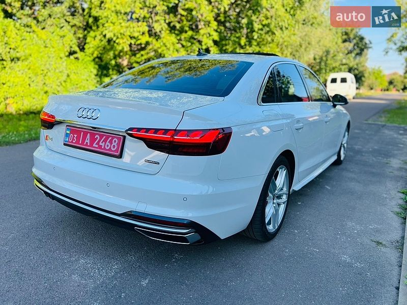 Седан Audi A4 2022 в Мукачевому
