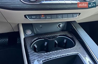 Седан Audi A4 2022 в Мукачевому