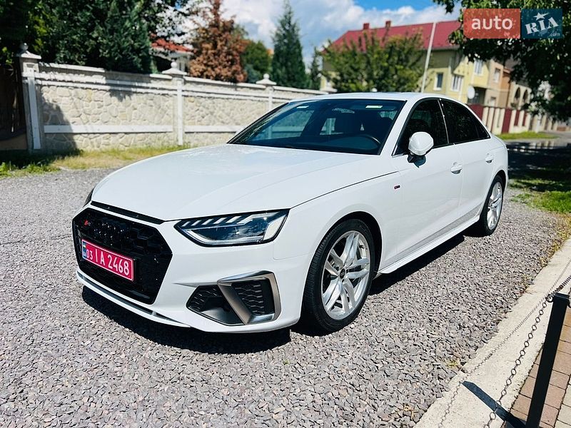 Седан Audi A4 2022 в Мукачевому