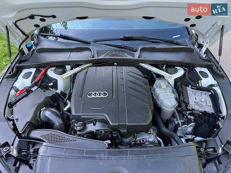 Седан Audi A4 2022 в Мукачевому