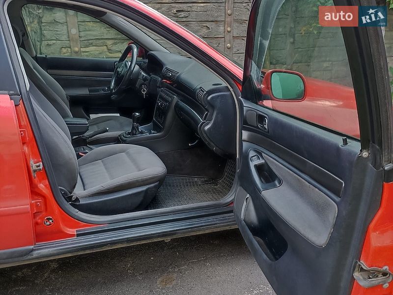 Універсал Audi A4 1997 в Зарічному