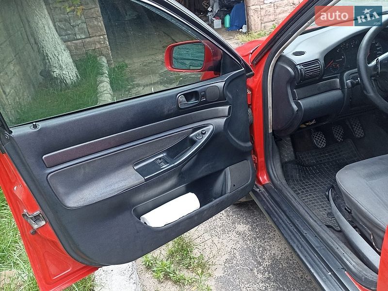 Універсал Audi A4 1997 в Зарічному