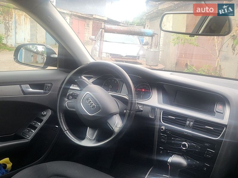 Седан Audi A4 2013 в Коростене