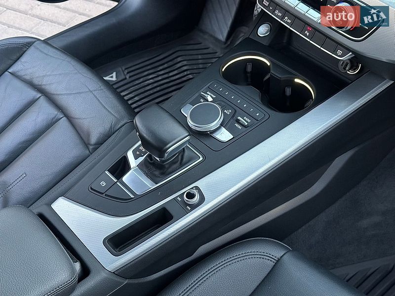 Седан Audi A4 2016 в Ровно