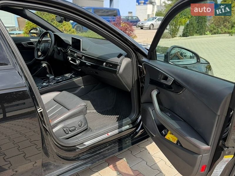 Седан Audi A4 2018 в Виноградові