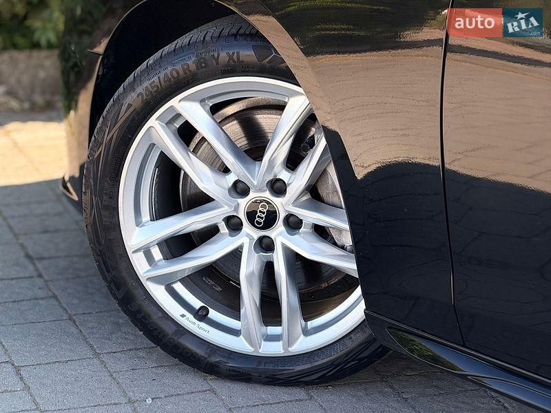 Седан Audi A4 2022 в Стрые