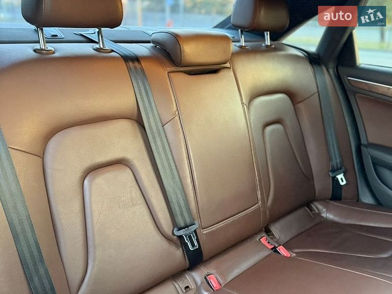 Седан Audi A4 2014 в Києві