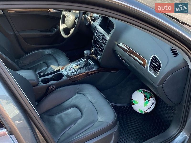 Седан Audi A4 2013 в Луцьку
