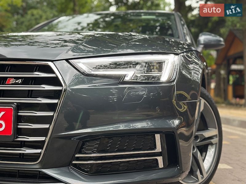 Седан Audi A4 2017 в Дрогобичі