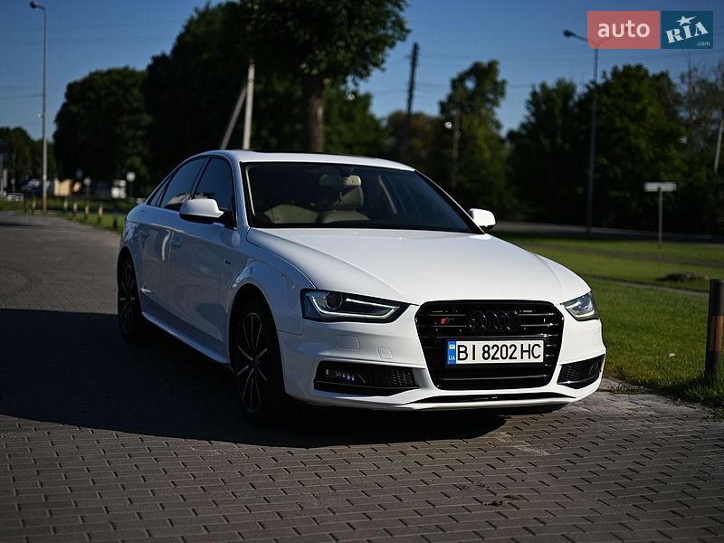 Седан Audi A4 2015 в Миргороді