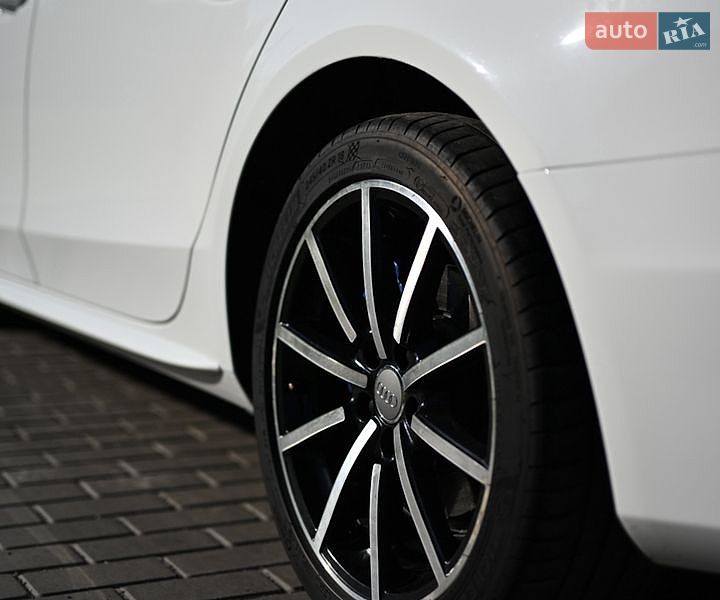 Седан Audi A4 2015 в Миргороді
