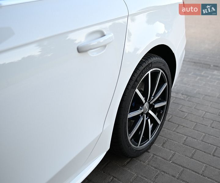 Седан Audi A4 2015 в Миргороді