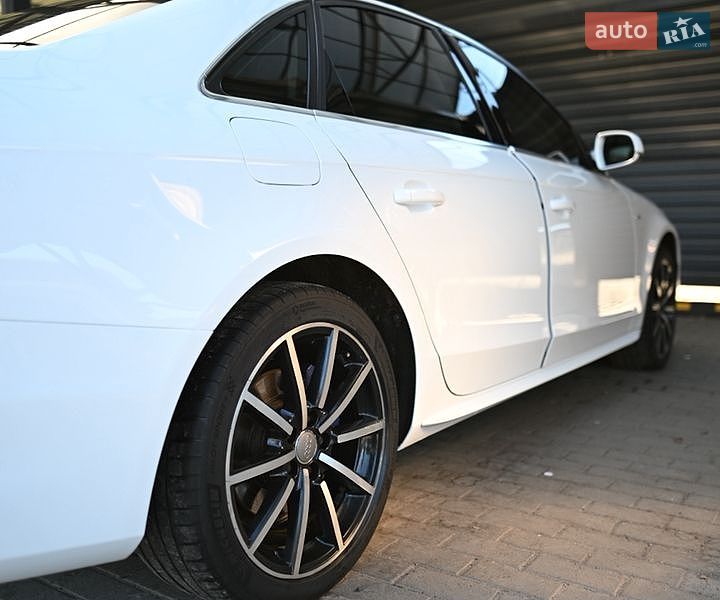 Седан Audi A4 2015 в Миргороді