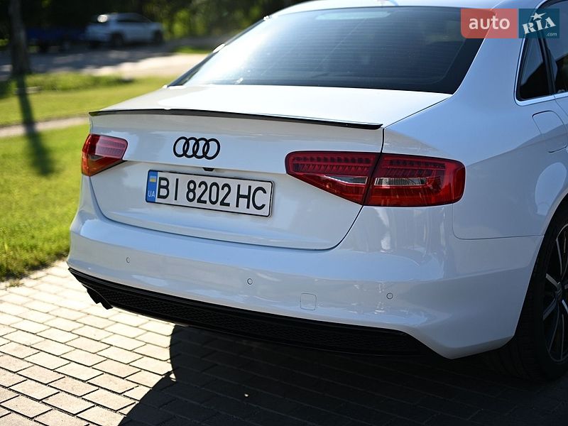 Седан Audi A4 2015 в Миргороді