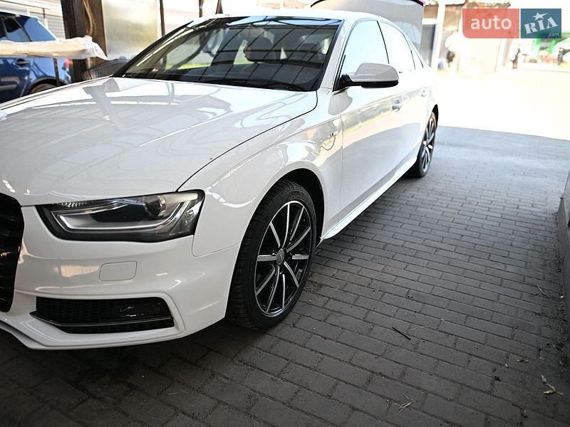 Седан Audi A4 2015 в Миргороді