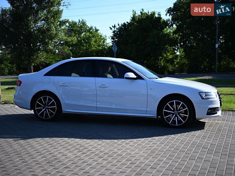 Седан Audi A4 2015 в Миргороді