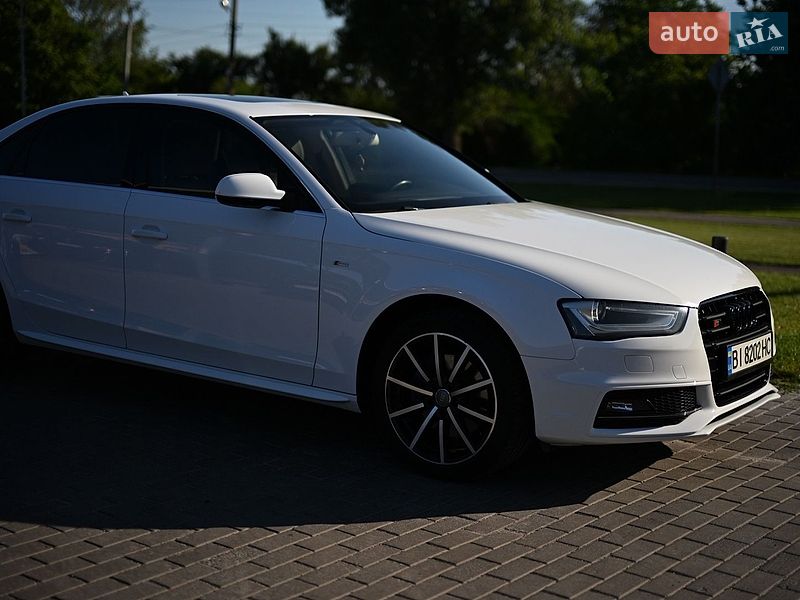 Седан Audi A4 2015 в Миргороді