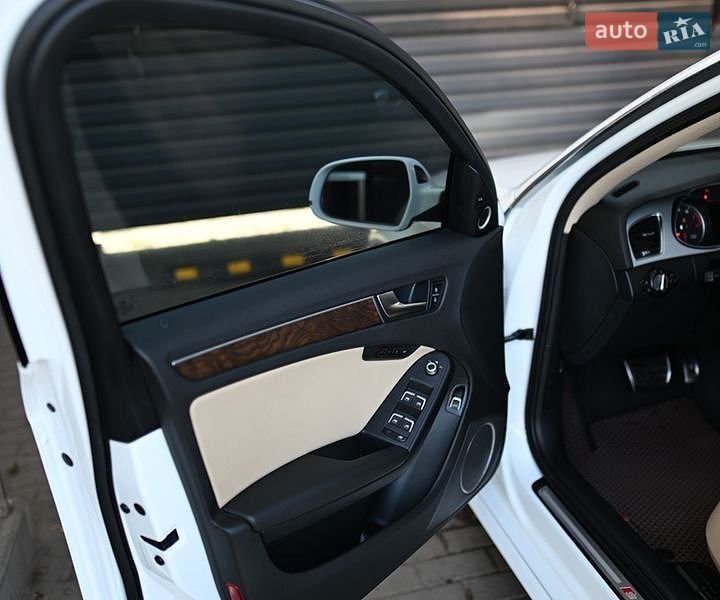 Седан Audi A4 2015 в Миргороді