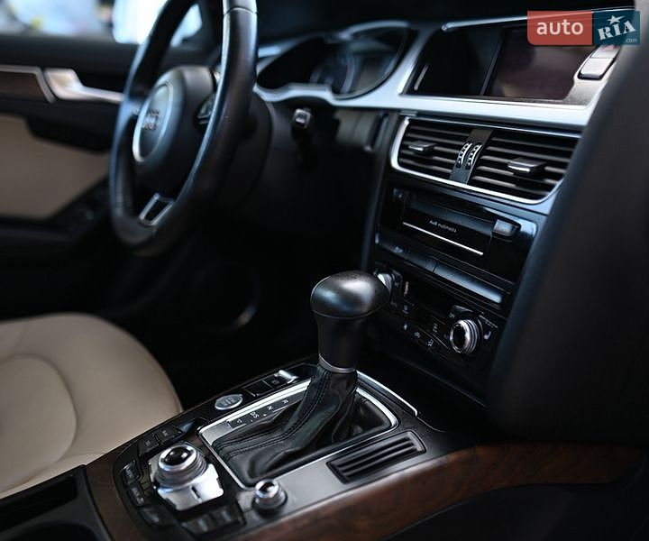 Седан Audi A4 2015 в Миргороді