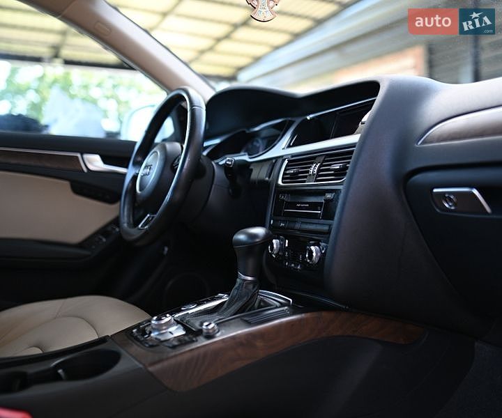 Седан Audi A4 2015 в Миргороді