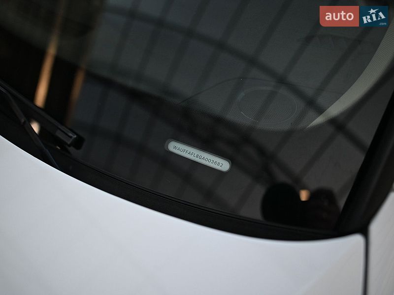 Седан Audi A4 2015 в Миргороді