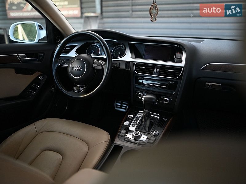 Седан Audi A4 2015 в Миргороді