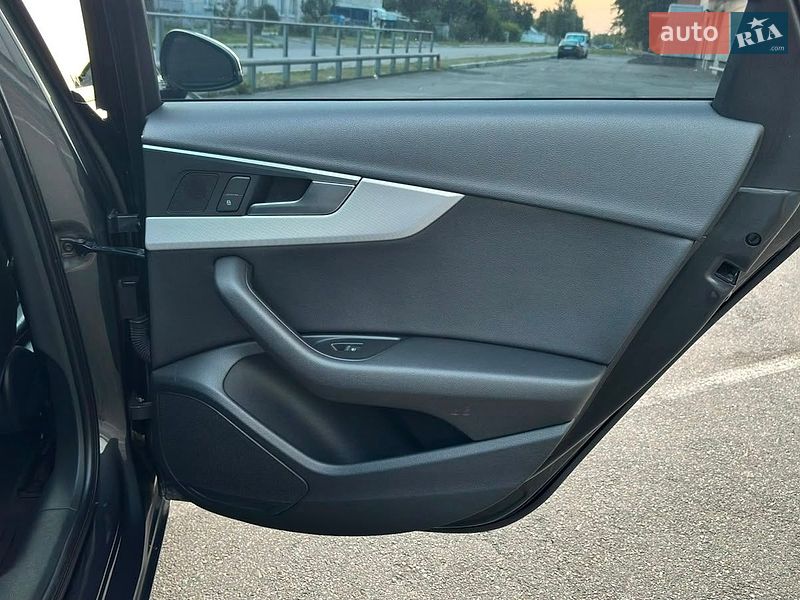 Седан Audi A4 2017 в Киеве фото 25 Седан Audi A4 2017 в Киеве