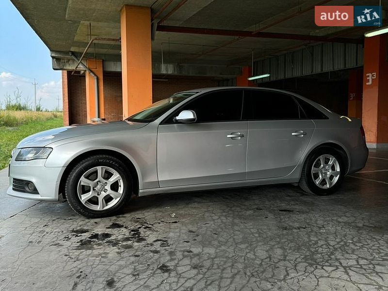 Седан Audi A4 2010 в Львове