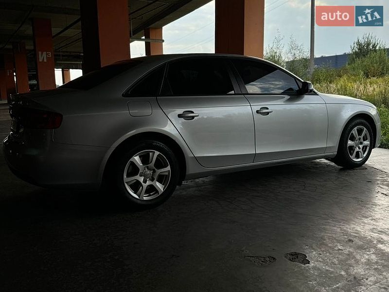 Седан Audi A4 2010 в Львове