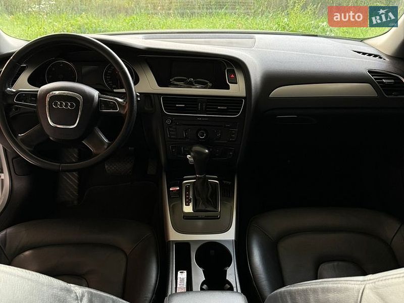 Седан Audi A4 2010 в Львове